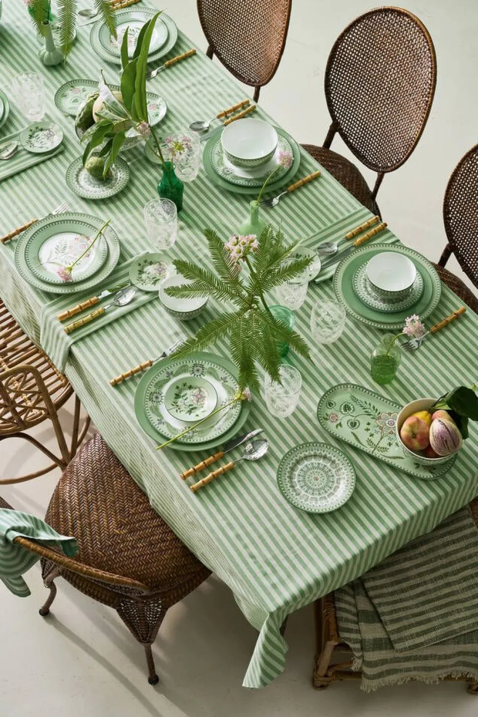 Pip Studio pöytäliina Stripes 160x250 cm Light Green