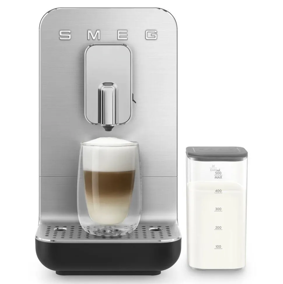 Smeg kahviautomaatti maitokannulla BCC13BLMEU, musta