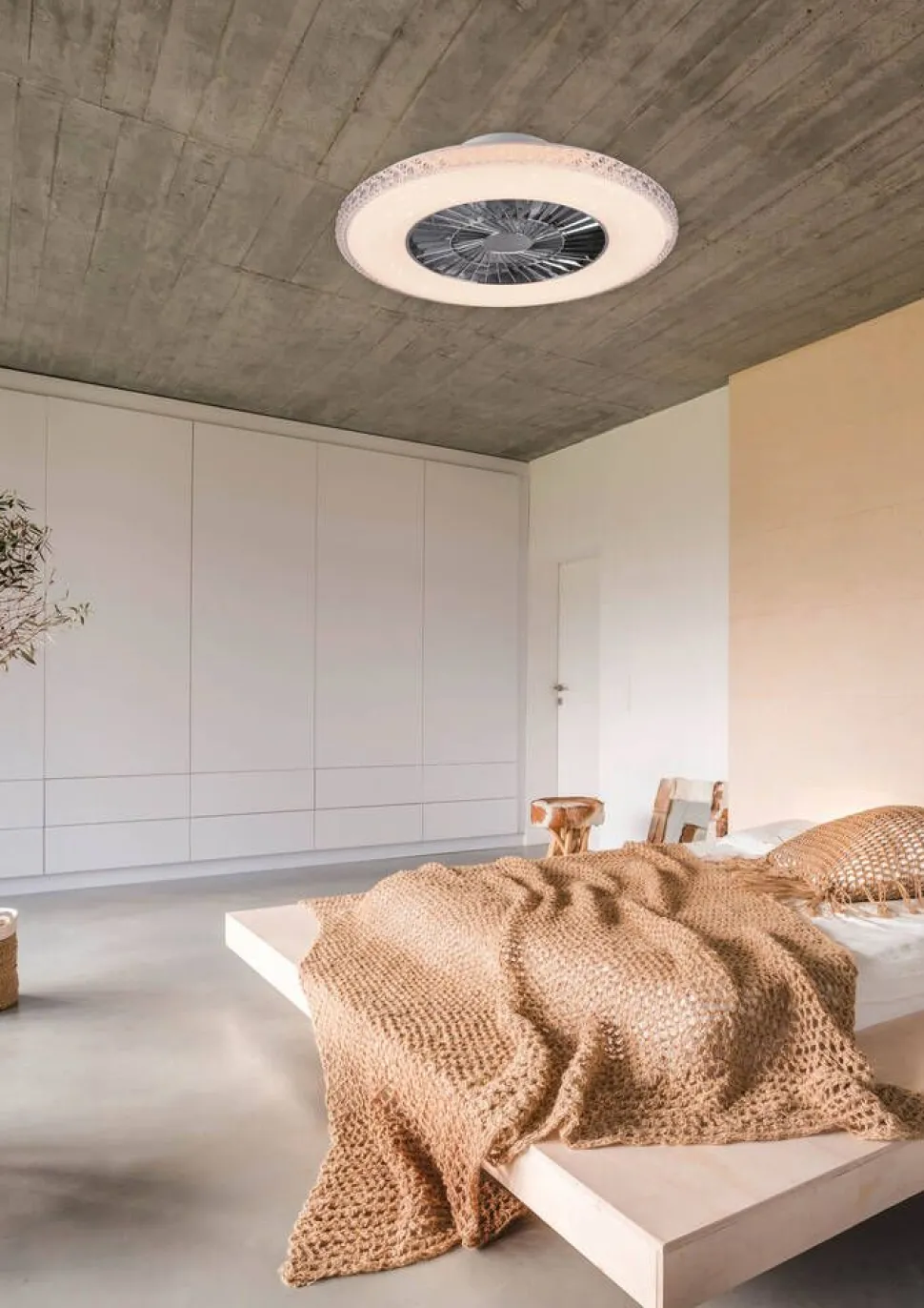 Trio Lighting LED kattotuuletin Harstad kromi starlight