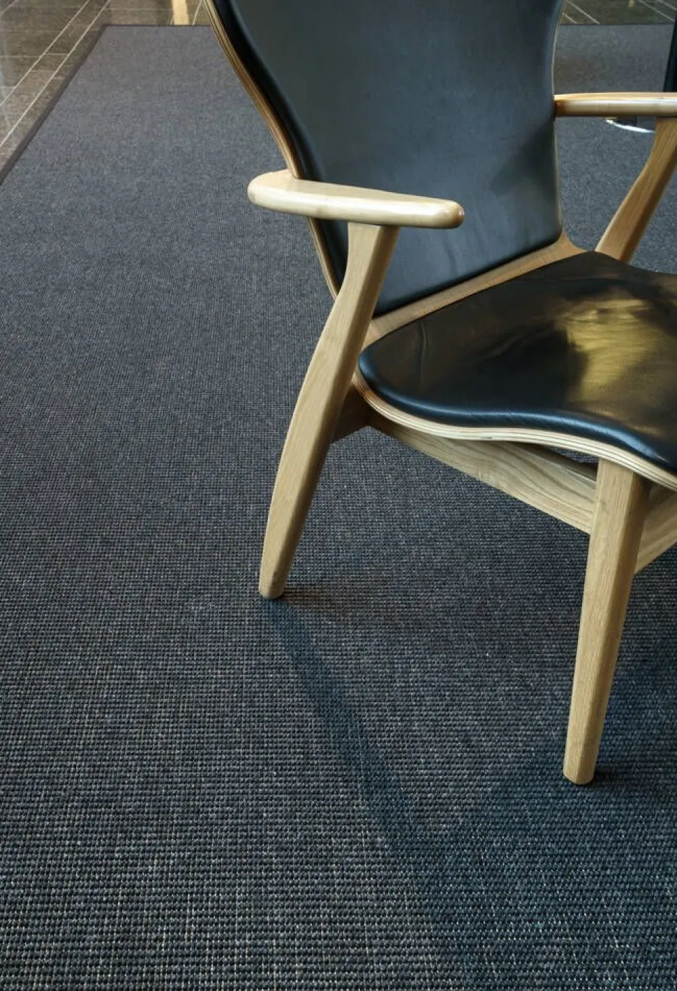 VM-Carpet Esmeralda 79 musta, 200*300 cm, kantti 020 B